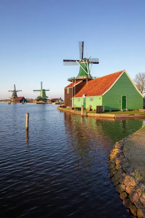 Framed Print : A windmill & old house, Zaanse Schans, North Holland, Netherlands Framed Print : A windmill & old house, Zaanse Schans, North Holland, Netherlands
