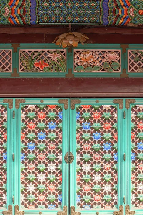 Framed Print : Window shutters at Bongeunsa temple, Gangnam, Seoul, South Korea Framed Print : Window shutters at Bongeunsa temple, Gangnam, Seoul, South Korea