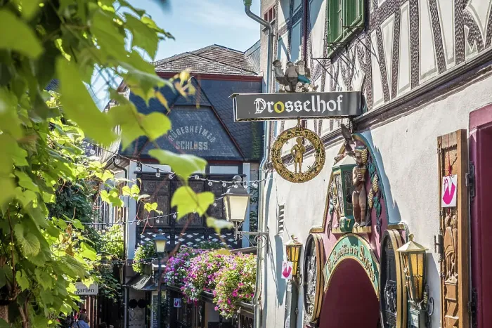 Framed Print : Wine bars in the Drosselgasse of Rudesheim, Rheingau, Hesse, Germany Framed Print : Wine bars in the Drosselgasse of Rudesheim, Rheingau, Hesse, Germany