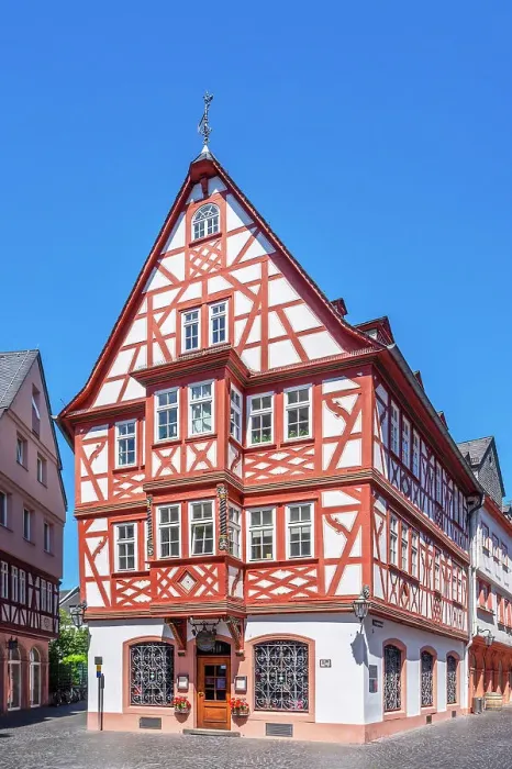 Framed Print : Wine house Zum Spiegel at the Leichhof at Mainz, Rhineland-Palatinate, Germany Framed Print : Wine house Zum Spiegel at the Leichhof at Mainz, Rhineland-Palatinate, Germany