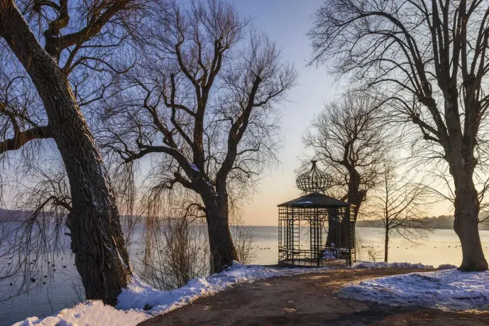 Framed Print : Winter evening in Starnberg on Lake Starnberg, Upper Bavaria, Bavaria, Germany Framed Print : Winter evening in Starnberg on Lake Starnberg, Upper Bavaria, Bavaria, Germany