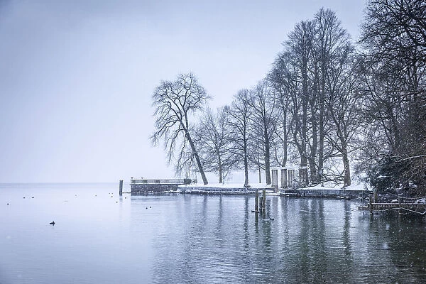 Winter on Lake Starnberg near Possenhofen, Upper Bavaria, Bavaria, Germany