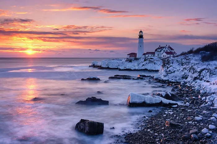 Framed Print : Winter sunrise at Portland Head Lighthouse, Cape Elizabeth, Maine, USA Framed Print : Winter sunrise at Portland Head Lighthouse, Cape Elizabeth, Maine, USA