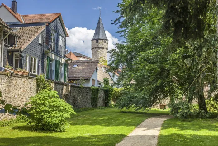 Framed Print : Witch tower seen from the palace gardens of Bad Homburg vor der Hoehe, Taunus, Hesse, Germany