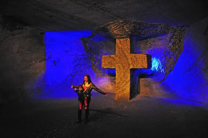 Framed Print : Woman and child posing for a photo at the Salt Cathedral of Zipaquira, Colombia, South Framed Print : Woman and child posing for a photo at the Salt Cathedral of Zipaquira, Colombia, South