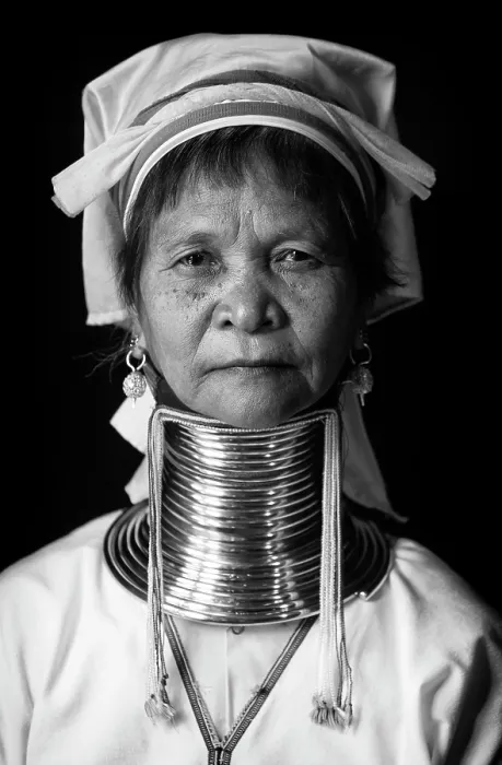 Framed Print : Woman of the Kayan (Padaung) tribe with brass coilss around her neck, Inle Lake, Shan State, Myanmar Framed Print : Woman of the Kayan (Padaung) tribe with brass coilss around her neck, Inle Lake, Shan State, Myanmar