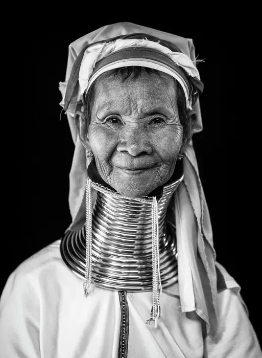 Framed Print : Woman of the Kayan (Padaung) tribe with brass coilss around her neck, Inle Lake, Shan State, Myanmar Framed Print : Woman of the Kayan (Padaung) tribe with brass coilss around her neck, Inle Lake, Shan State, Myanmar