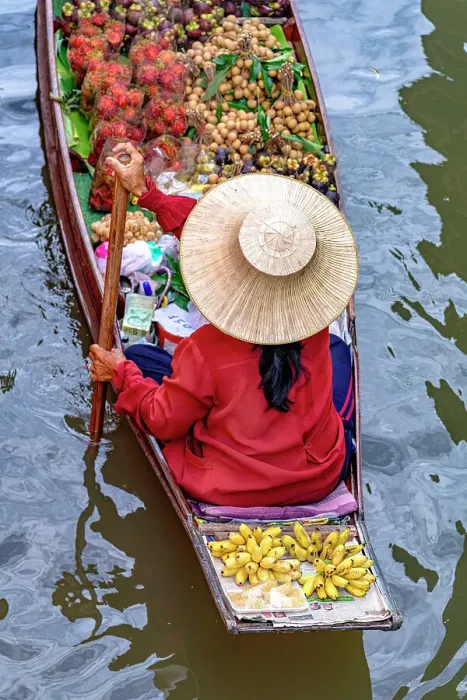 Framed Print : Woman on traditional rowing boat at the floating market of Damnoen Saduak, Ratchaburi District, Bangkok, Thailand