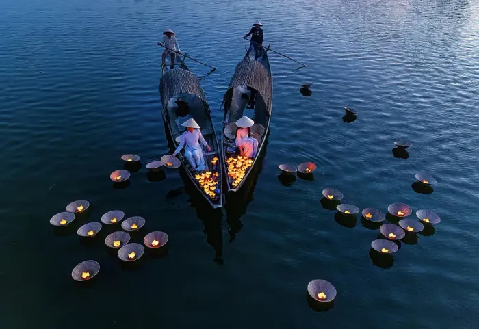 Framed Print : Women laying floating lanterns on the Perfume River at dusk, Hue, Central Vietnam Framed Print : Women laying floating lanterns on the Perfume River at dusk, Hue, Central Vietnam