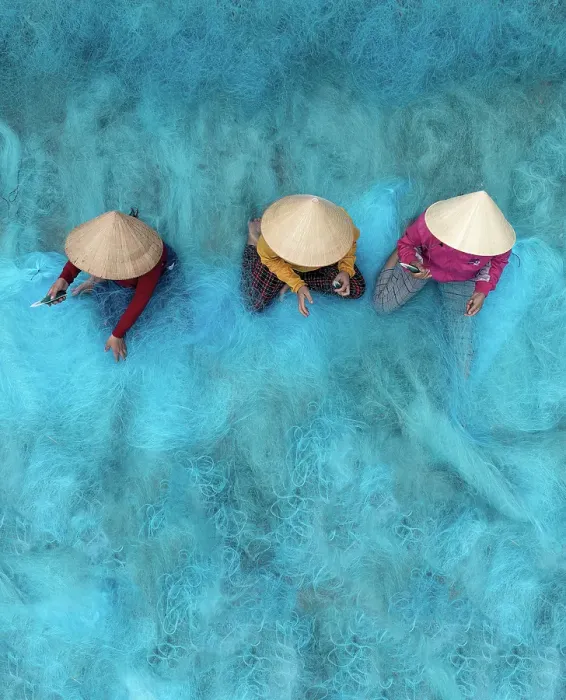 Framed Print : Women repairing fishing nets, Duy Vinh village, near Hoi An, Central Vietnam Framed Print : Women repairing fishing nets, Duy Vinh village, near Hoi An, Central Vietnam