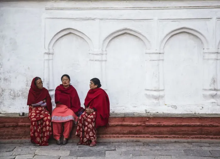 Framed Print : Women sitting in Durbar Square (UNESCO World Heritage Site), Kathmandu, Nepal