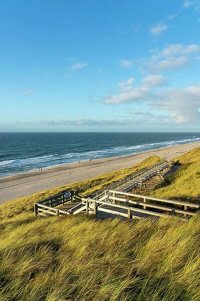 Wooden boardwalk by beach, Wenningstedt, Sylt, Nordfriesland, Schleswig-Holstein, Germany