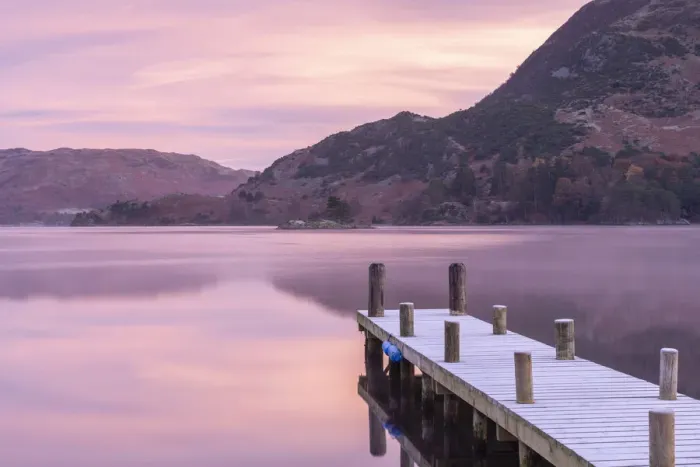 Framed Print : Wooden jetty on Ullswater at dawn on a frosty winter morning, Lake District, Cumbria