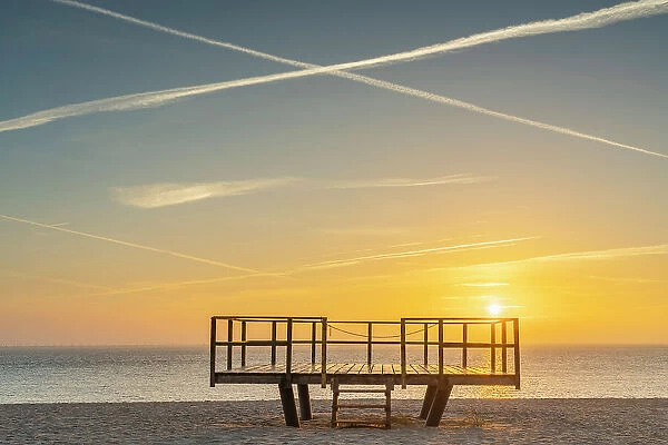 Wooden platform on beach at sunrise, Hornum, Sylt, Nordfriesland, Schleswig-Holstein, Germany