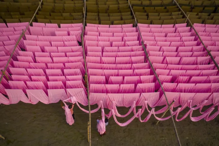 Framed Print : Workers hang thousands of metres of different coloured t-shirt fabrics to dry in Framed Print : Workers hang thousands of metres of different coloured t-shirt fabrics to dry in
