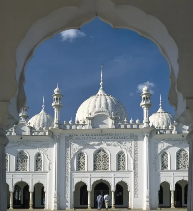 Framed Print : Worshippers enter the Jamia Mosque in the centre of Nairobi Framed Print : Worshippers enter the Jamia Mosque in the centre of Nairobi