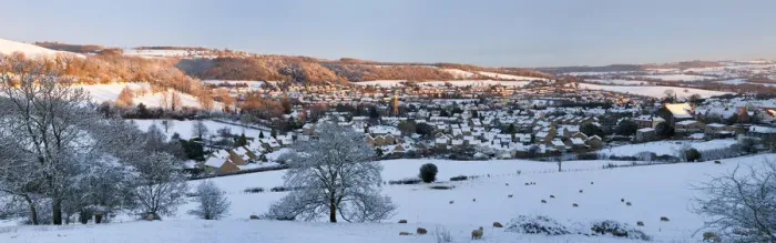 Framed Print : Wotton Under Edge in snow, Gloucestershire, UK