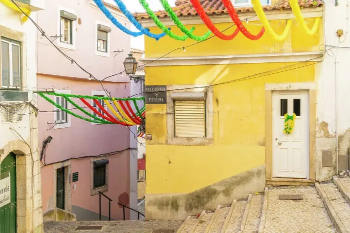Framed Print : A yellow house in Alfama, Lisbon, Portugal, Europe Framed Print : A yellow house in Alfama, Lisbon, Portugal, Europe
