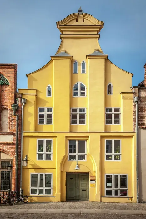 Framed Print : Yellow house in the historic old town of Stralsund, Mecklenburg-West Pomerania, Baltic Sea, Northern Germany, Germany Framed Print : Yellow house in the historic old town of Stralsund, Mecklenburg-West Pomerania, Baltic Sea, Northern Germany, Germany