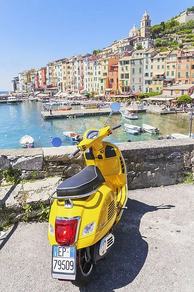 uddybe Flagermus Lave Yellow Vespa scooter parked near harbour, Portovenere