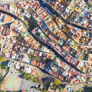 Vista aerea di edifici colorati nella vecchia città di Las Palmas. Vista aerea di edifici colorati nella vecchia città di Las Palmas.