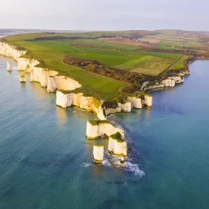 Vista aereo di Old Harry Rocks, Punta Mano Legata e Isola del Purbeck sul Litorale Giurassico nel Dorset Vista aereo di Old Harry Rocks, Punta Mano Legata e Isola del Purbeck sul Litorale Giurassico nel Dorset