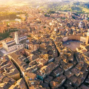 Vista aerea di vecchia città di Siena. Siena, Toscana, Italia Europa Vista aerea di vecchia città di Siena. Siena, Toscana, Italia Europa