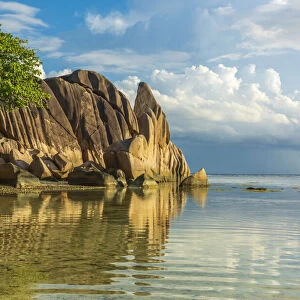 Africa, Seychelles, La Digue. Anse Source d Argent with its iconic granite formations