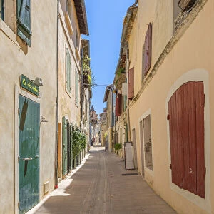 Alley at Saint Remy de Provence, Les Alpilles, Bouches du Rhone, Provence Cote d'Azur, France, Europe