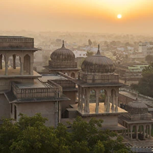 Asia, India, Rajasthan, Mandawa, sunset of city