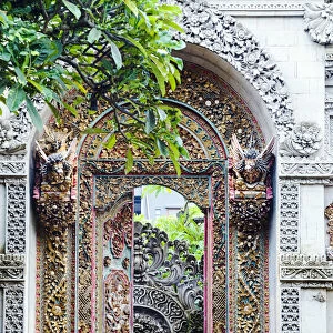 Asia, Indonesia, Bali, Ubud, traditional Balinese Hindu temple door