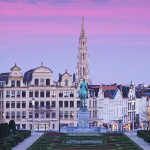 Belgium, Brussels, Mont des Arts, city skyline with Hotel de Ville tower, dawn