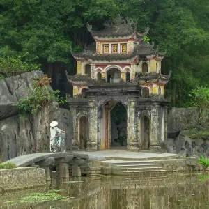 Bich Dong Pagoda, Tam Coc, Ninh Binh, Vietnam Bich Dong Pagoda, Tam Coc, Ninh Binh, Vietnam