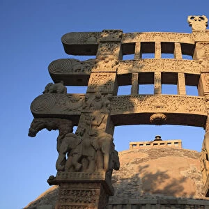 Big stupa and torana, UNESCO World Heritage site, Sanchi, Madhya Pradesh, India