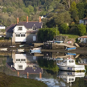 Boats and houses beside the River Yealm in the picturesque South Hams village of Newton