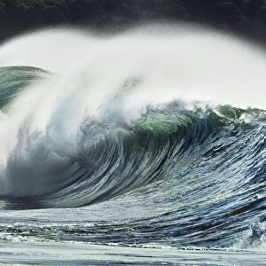 Breaking wave - USA, Hawaii, Oahu, Waialua, North Shore, Waimea Bay