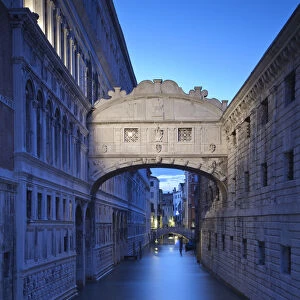 Bridge of Sighs, Doges Palace, Venice, Italy