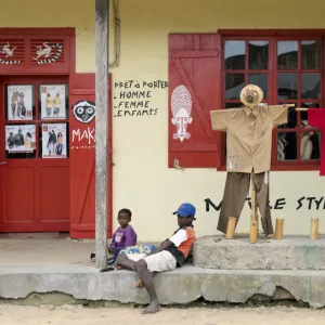 A brightly-painted shop near the entrance to Isalo