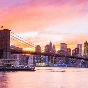Brooklyn Bridge and Manhattan skyline, New York, USA