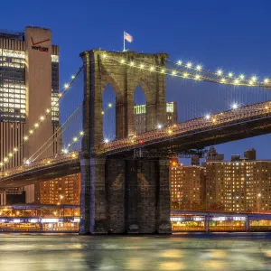 Brooklyn Bridge at night, Manhattan, New York, USA