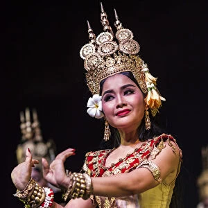 Cambodia, Phnom Penh, traditional dance performance, apsara dancer