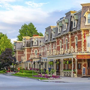 Canada, Ontario, Niagara-on-the-Lake, corner of King Street and Queen Street