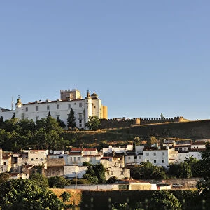 The castle and the Pousada inside the walled village of Estremoz. Alentejo, Portugal
