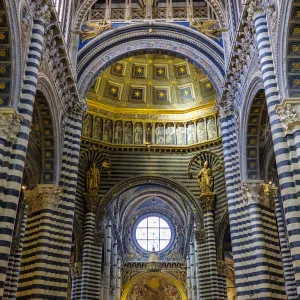 Central nave of Duomo di Siena (Siena Cathedral) interior, Siena, Tuscany, Italy, Europe