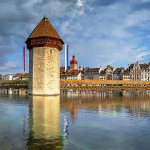Chapel Bridge and Reuss River, Lucerne, Switzerland Chapel Bridge and Reuss River, Lucerne, Switzerland
