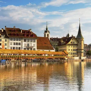 Chapel Bridge and Reuss River, Lucerne, Switzerland Chapel Bridge and Reuss River, Lucerne, Switzerland