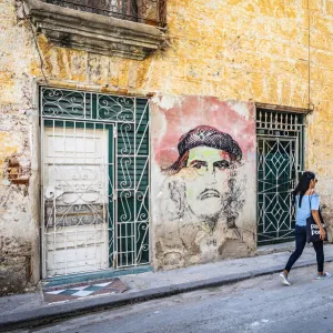 Che Guevara street art on the side of a building in La Habana Vieja (Old Town), Havana