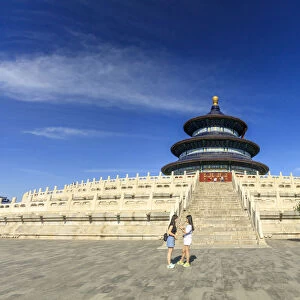 China, Beijing, two tourists visiting the Temple of Heaven