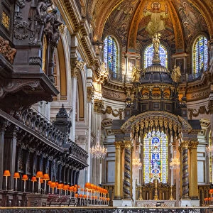 The choir and high altar of St. Pauls Cathedral, London, Great Britain, UK