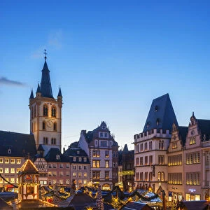 Christmas market at Hauptmarkt, Treves, Rhineland-Palatinate, Germany